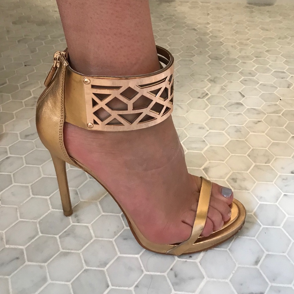 BCBG Gold Heel (7.5)